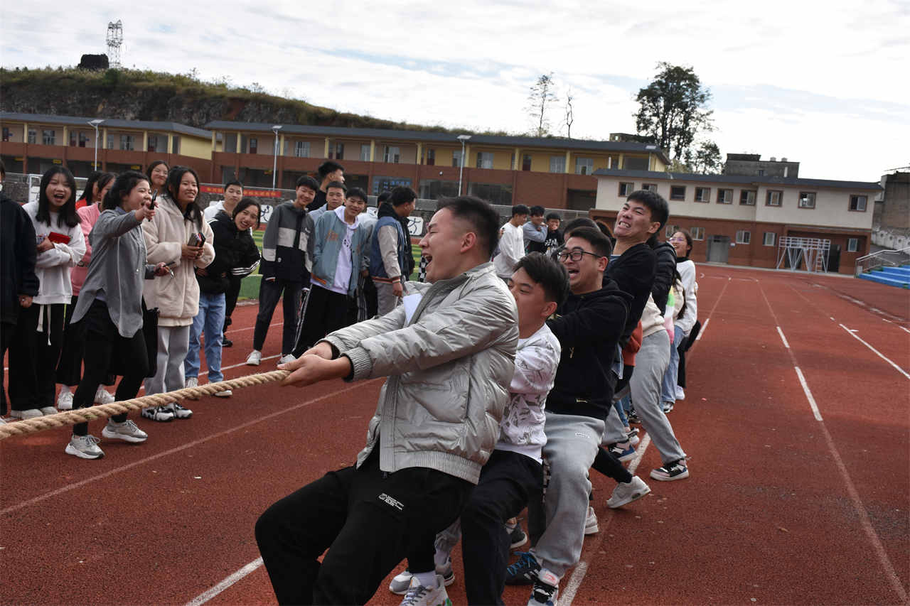 我校第一届田径运动会圆满落幕