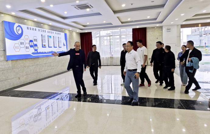 走进企业，共话未来——数字技术学院院长率队赴企业走访调研