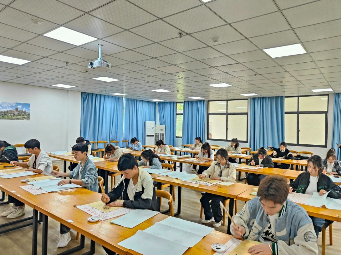 贵州铜仁数据职业学院 第一届“丹都之春•人文数院”文化艺术节 书法比赛圆满完成