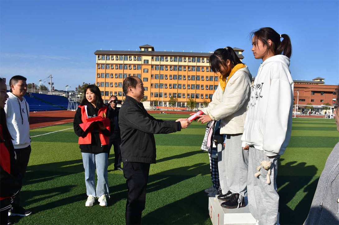 我校第一届田径运动会圆满落幕