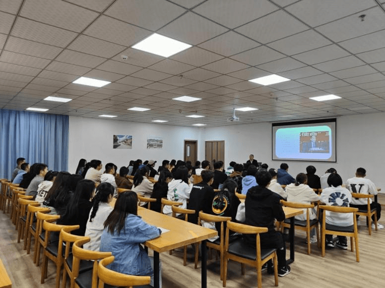 贵州铜仁数据职业学院（筹）、铜仁职业技术学院（开天校区）召开高职学生干部大会