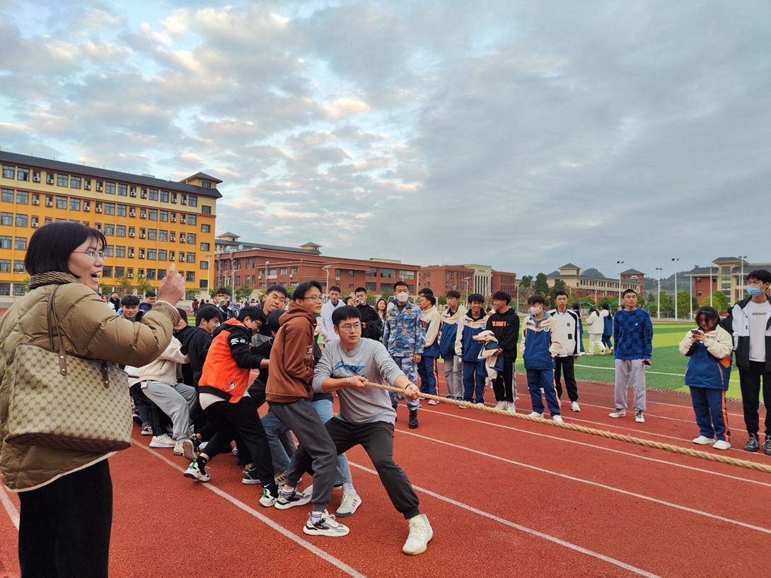 贵州铜仁数据职业学院(筹)、铜仁职业技术学院(开天校区) 举行拔河比赛