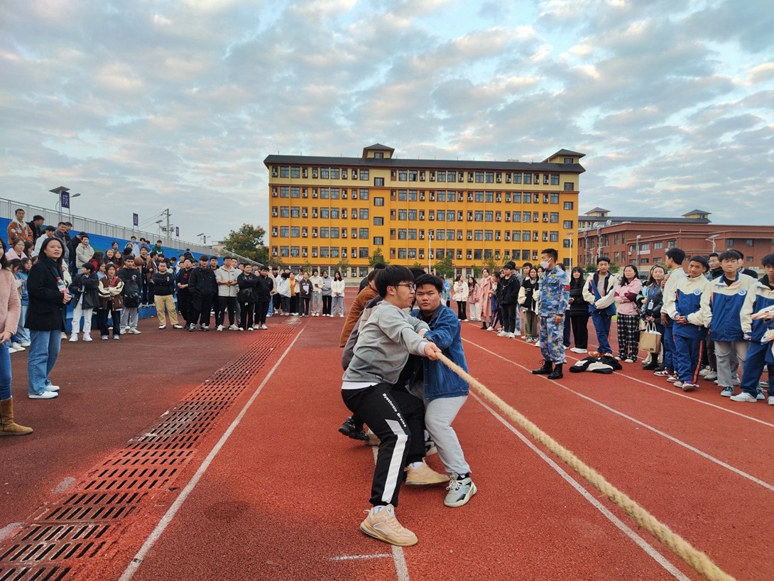 贵州铜仁数据职业学院(筹)、铜仁职业技术学院(开天校区) 举行拔河比赛