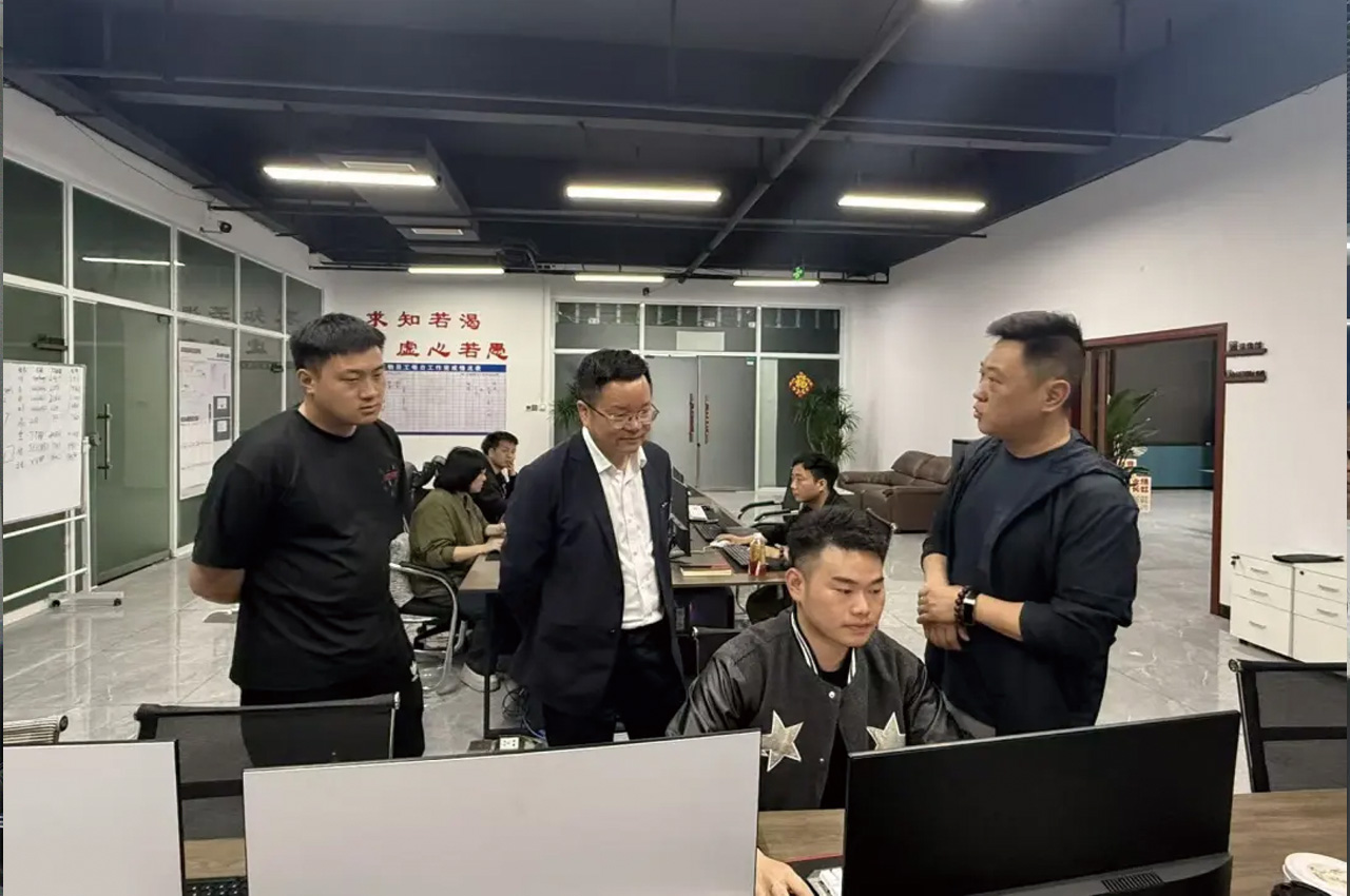 拓岗进行时｜校领导走访本地企业，为数院学子牵线就业新机遇